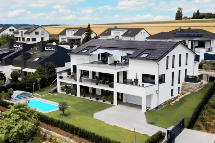 Dreifamilienhaus mit Pool