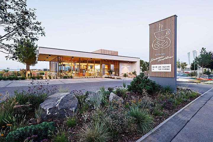 Außenansicht Neubau Pavillon der Bäckerei-Café Härdtner