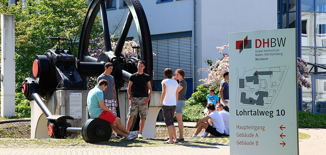 Aussenschild einer Dualenhochschule Aussenschild einer Dualenhochschule