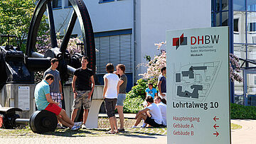 Aussenschild einer Dualenhochschule