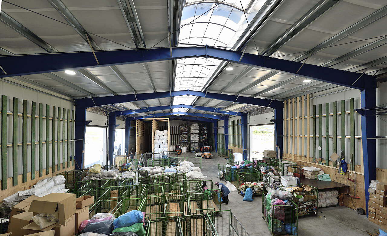 Stahlhalle mit eingebautem Büro Stahlhalle mit eingebautem Büro der Firma Gras und Sigloch GmbH u. Co KG